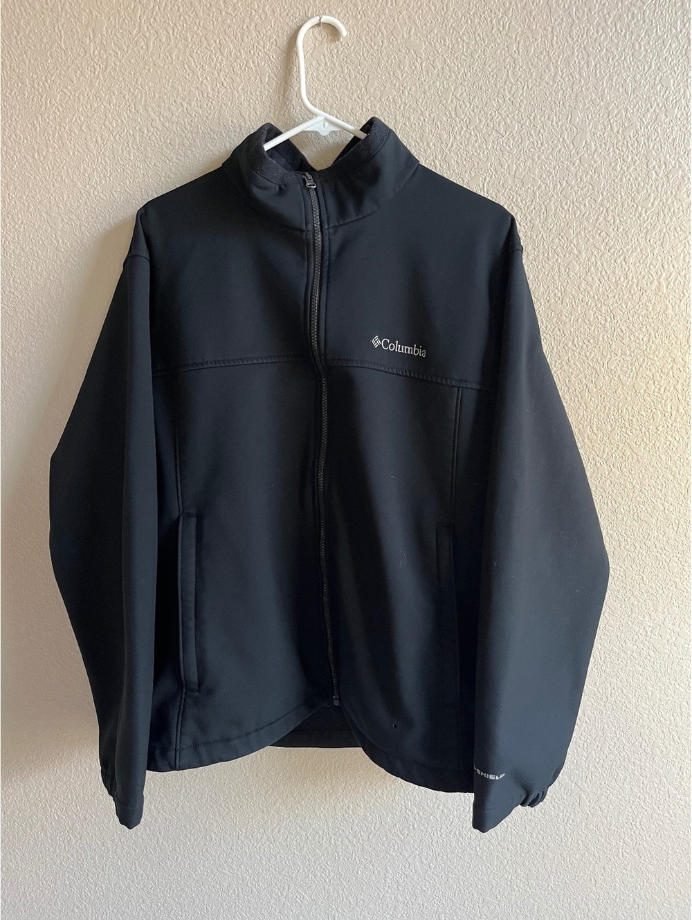 Men’s size large Columbia softshell jacket full zip